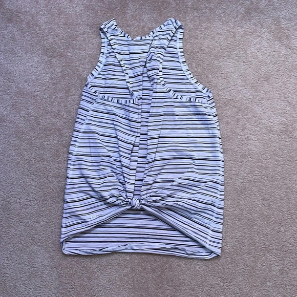 Lululemon tank - Picture 2 of 3